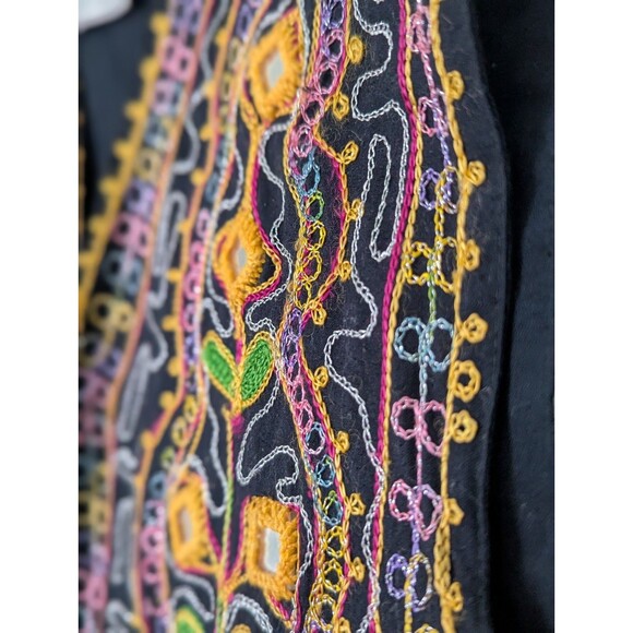 VTG Passports Pier 1 Imports Embroidered Vest Black Peacock Mirror Tiles Medium - Picture 2 of 7